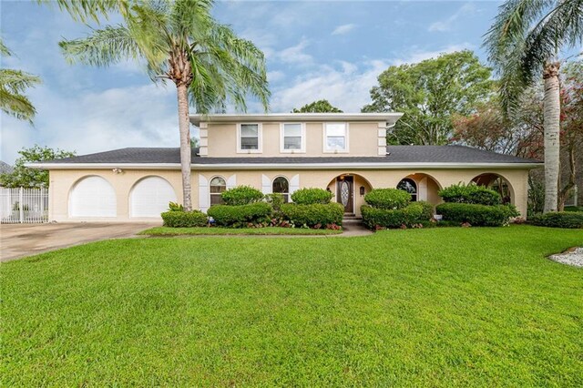 view of front of home featuring a front yard and a garage