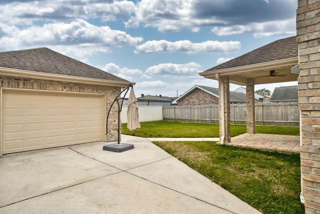 view of yard with ceiling fan and a patio area