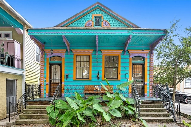 view of front of property featuring a porch