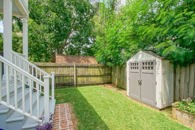 view of yard with a storage shed