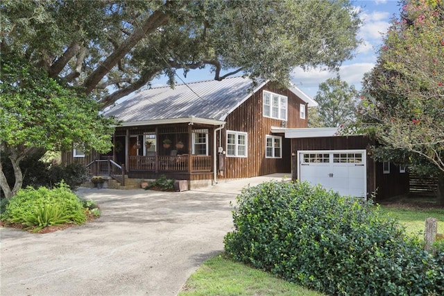 view of front of property with covered porch and a garage