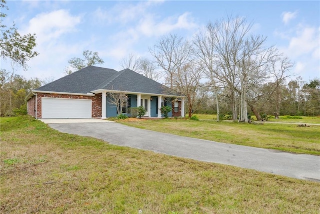 view of front facade featuring a garage and a front yard