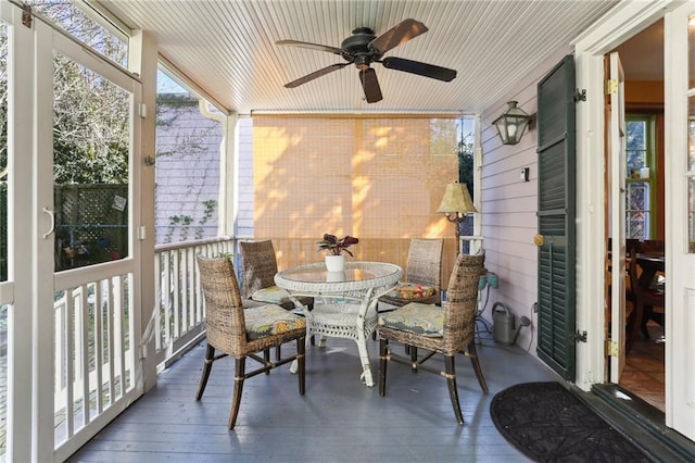 sunroom featuring ceiling fan