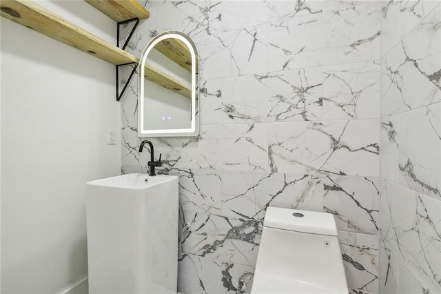 2604 Chartres St, New Orleans, LA 70130 - bathroom featuring tile walls and toilet