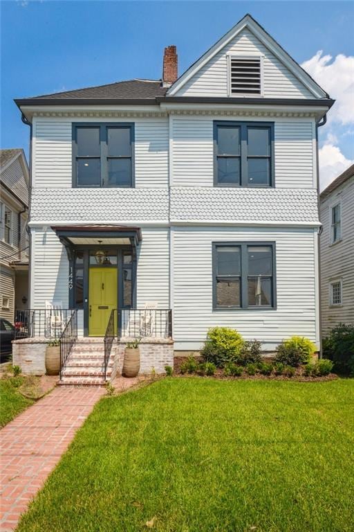 view of front of house with a front yard