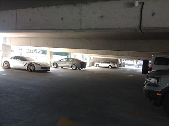 1205 St Charles Ave Unit 916, New Orleans, LA 70130 - view of parking garage