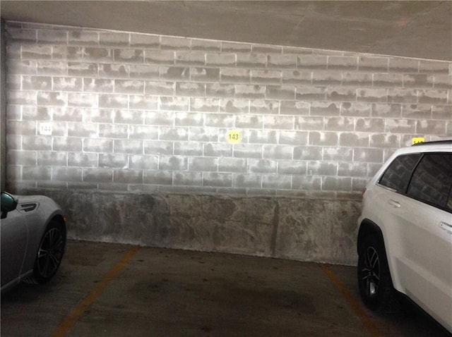 1205 St Charles Ave Unit 916, New Orleans, LA 70130 - view of parking garage