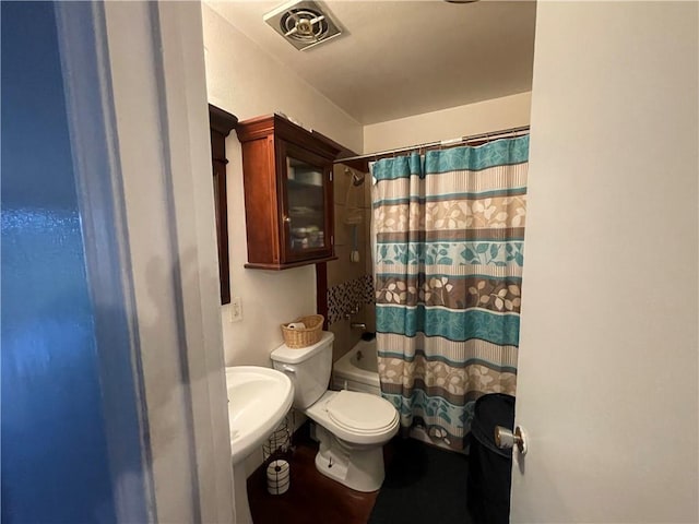 full bathroom featuring sink, shower / bath combo, and toilet