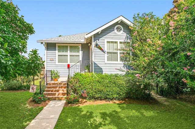 view of front of house with a front lawn