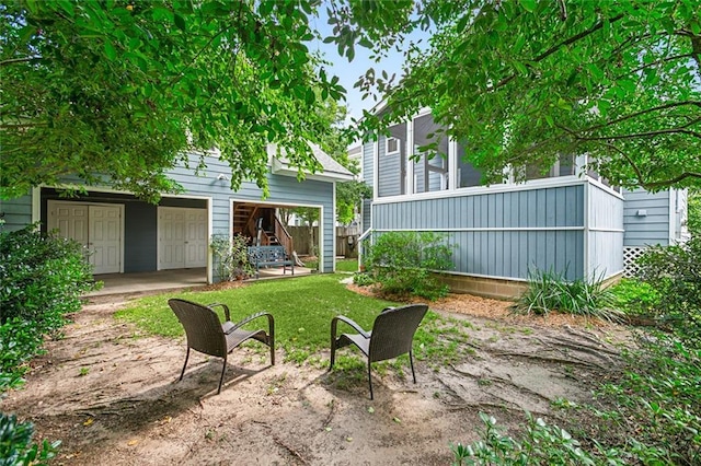 view of yard featuring a patio area