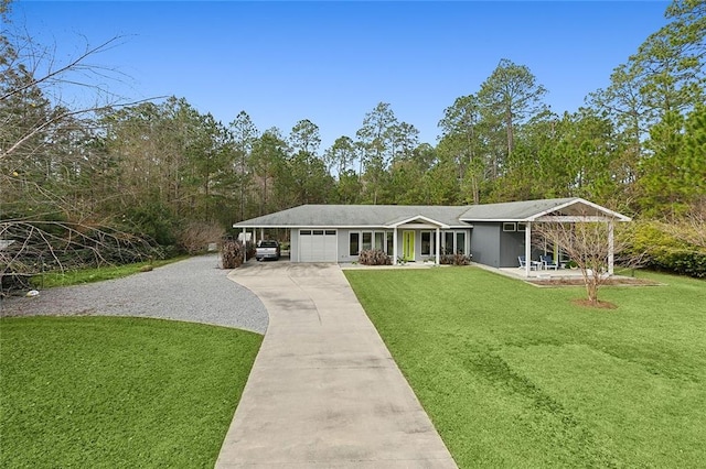 ranch-style home featuring a front lawn and a garage