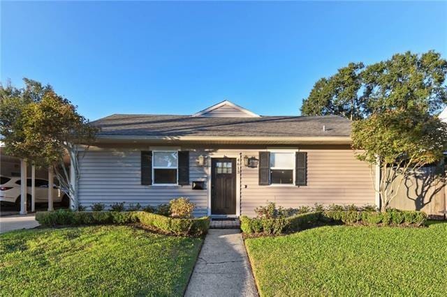 view of front of house with a front yard