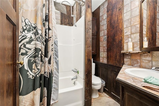 full bathroom with tasteful backsplash, shower / tub combo with curtain, vanity, and toilet