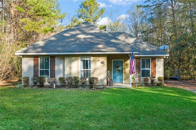 view of front of property with a front yard