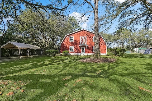 view of yard with an outbuilding and a carport