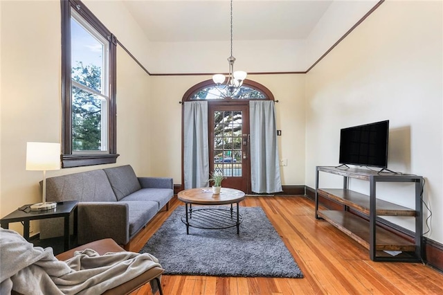 living room featuring hardwood / wood-style flooring and an inviting chandelier