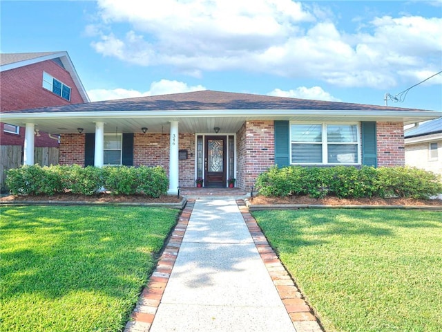 view of front of house with a front lawn