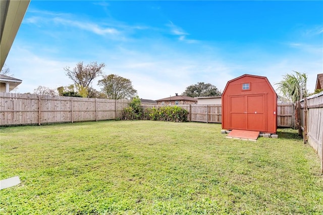 view of yard featuring a storage unit