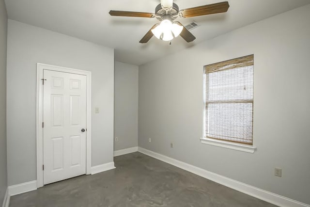 unfurnished bedroom featuring ceiling fan