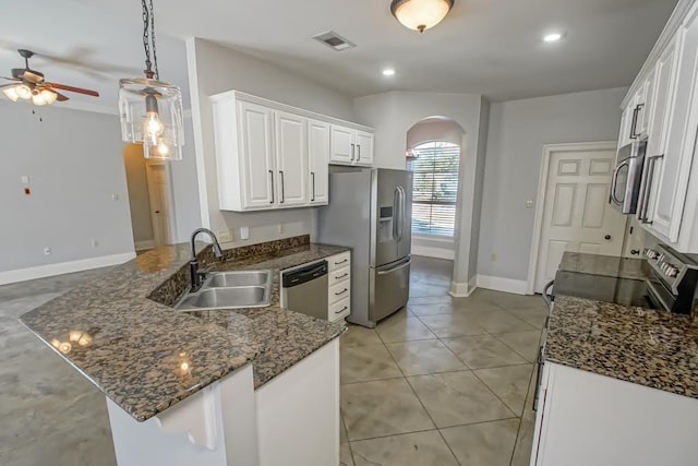 kitchen with kitchen peninsula, stainless steel appliances, ceiling fan, sink, and white cabinetry