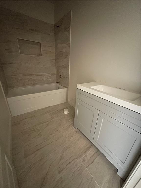 bathroom with tiled shower / bath and sink