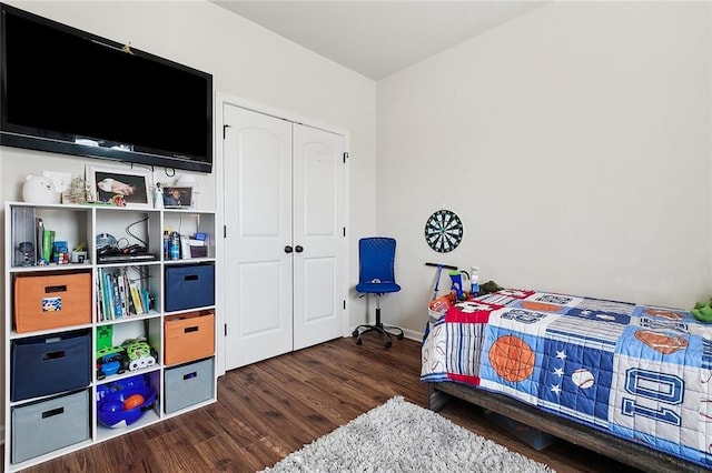 bedroom featuring dark hardwood / wood-style flooring and a closet