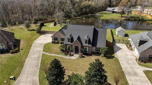 view of front of home featuring a front lawn