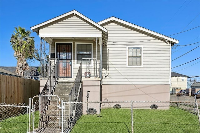 view of front facade with a porch and a front lawn