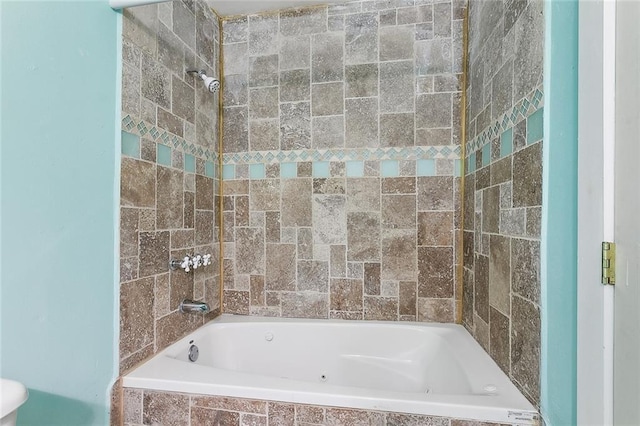 bathroom with tiled shower / bath combo