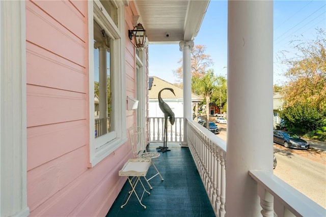 balcony featuring covered porch