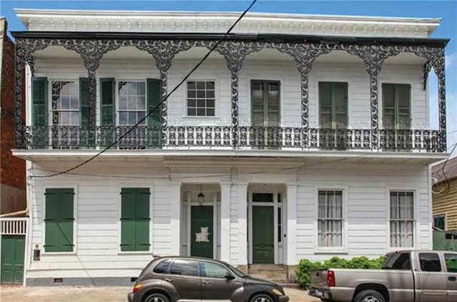 view of front of house with a balcony