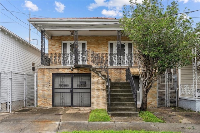 view of front of house with a balcony