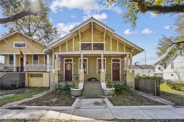 view of front of property featuring covered porch