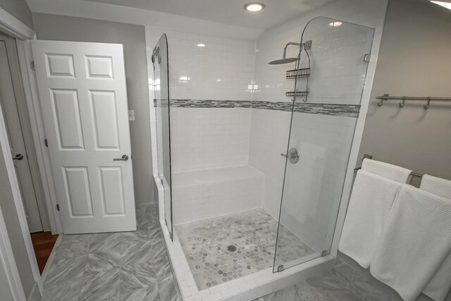 bathroom featuring a tile shower