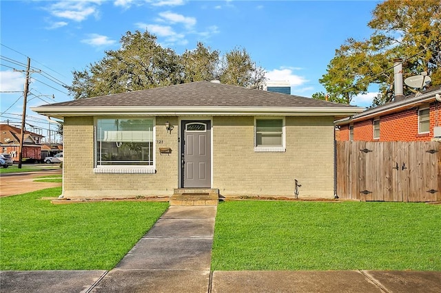 bungalow-style home featuring a front lawn