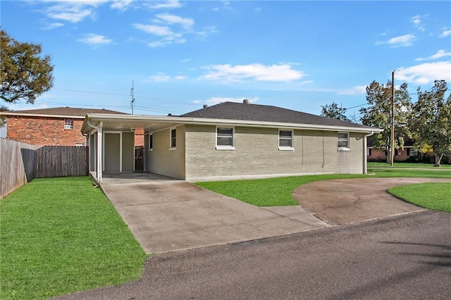 view of front of house featuring a front lawn and a carport