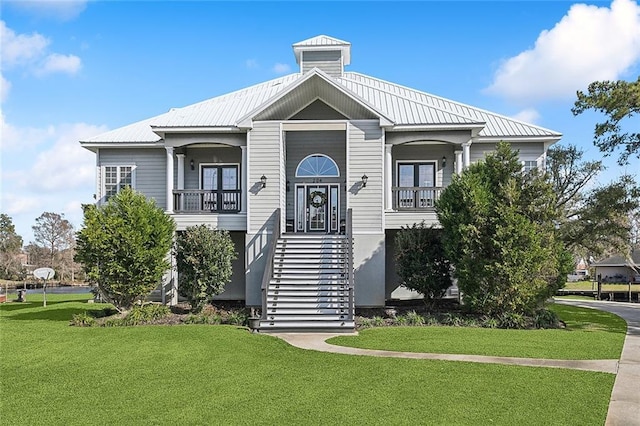 view of front of home featuring covered porch and a front yard