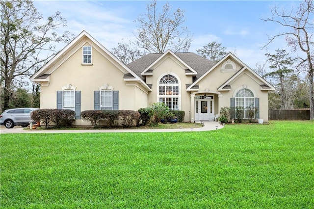 view of front of house featuring a front lawn