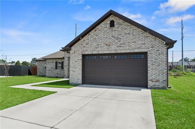 view of front of home featuring a front yard