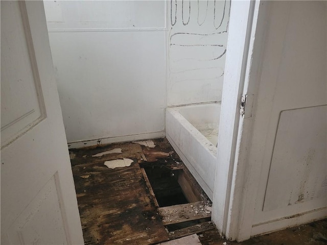 bathroom featuring a bathing tub