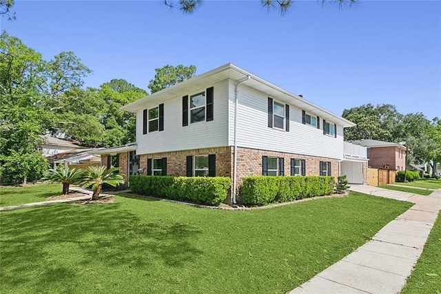 view of front of house featuring a front lawn