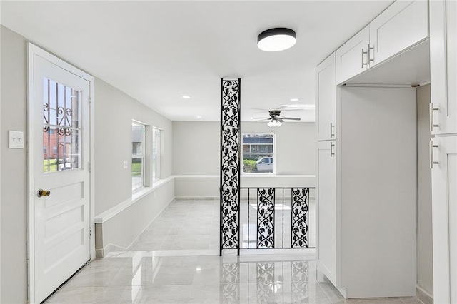 foyer entrance featuring ceiling fan