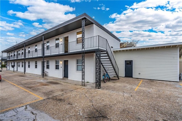 529 Central Ave, Jefferson, LA 70121 - view of building exterior with stairway and uncovered parking