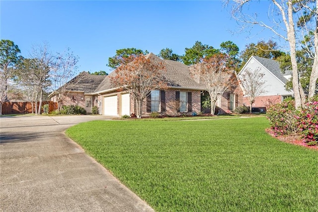 view of front facade featuring a front yard and a garage