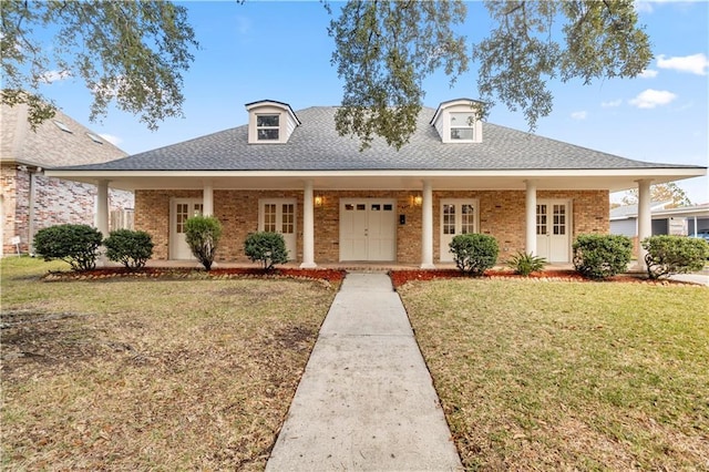 view of front of property featuring a porch and a front yard