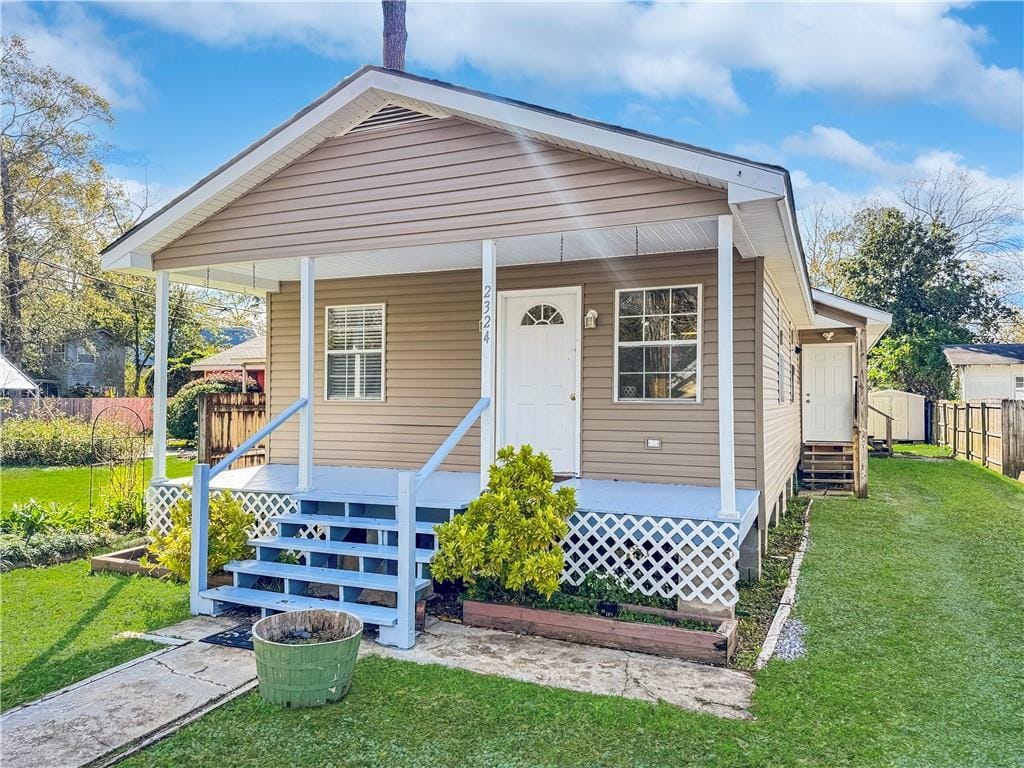 2324 Livingston St, Mandeville, LA 70448 - bungalow-style home featuring covered porch and a front yard