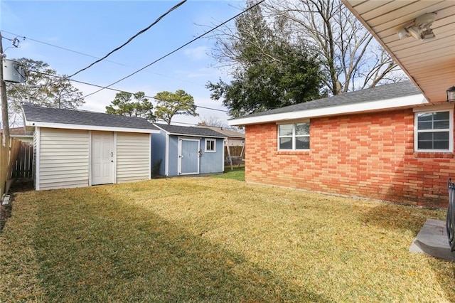 view of yard featuring a storage shed