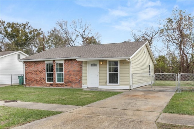 view of front of property with a front lawn