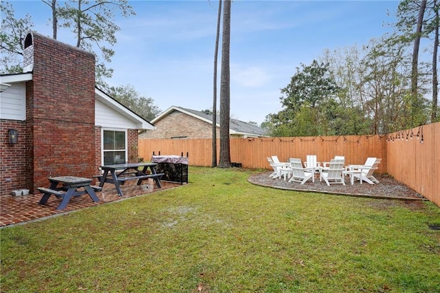 view of yard featuring a patio area