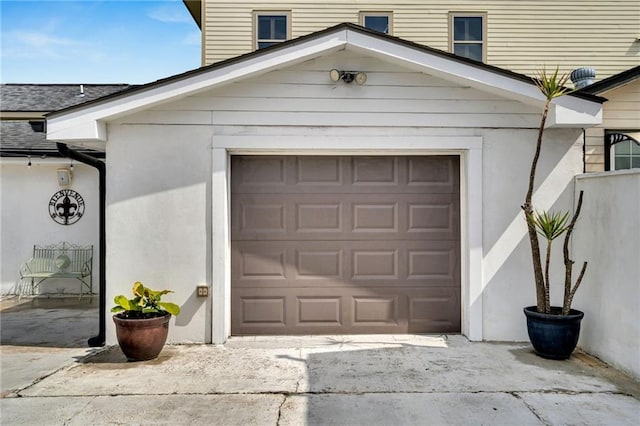 1508 N Roman St, New Orleans, LA 70116 - garage featuring driveway